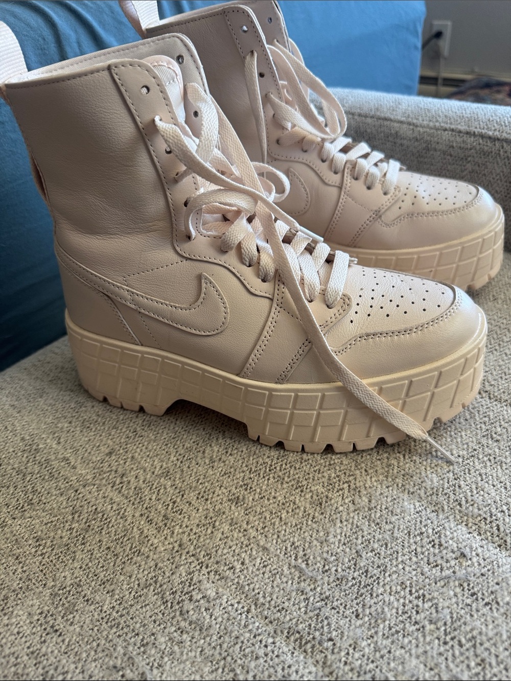 Nike Air Jordan 1 Brooklyn Boots Platform High-Top Boots in Pale Beige Size 8